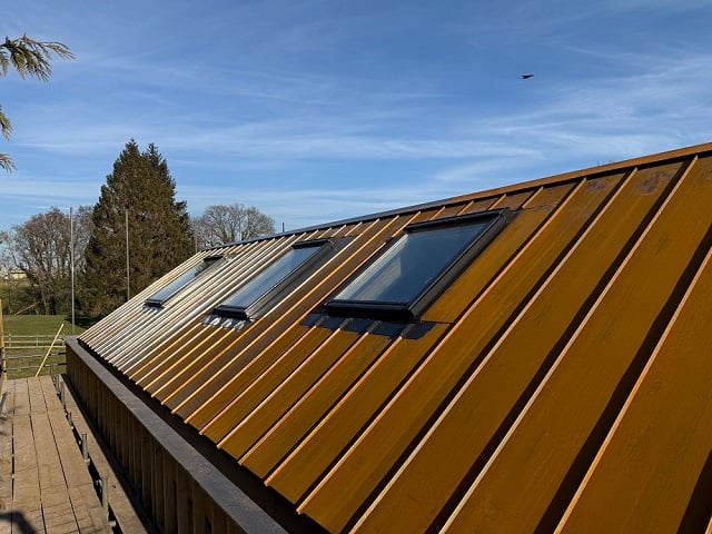Standing seam panels installation